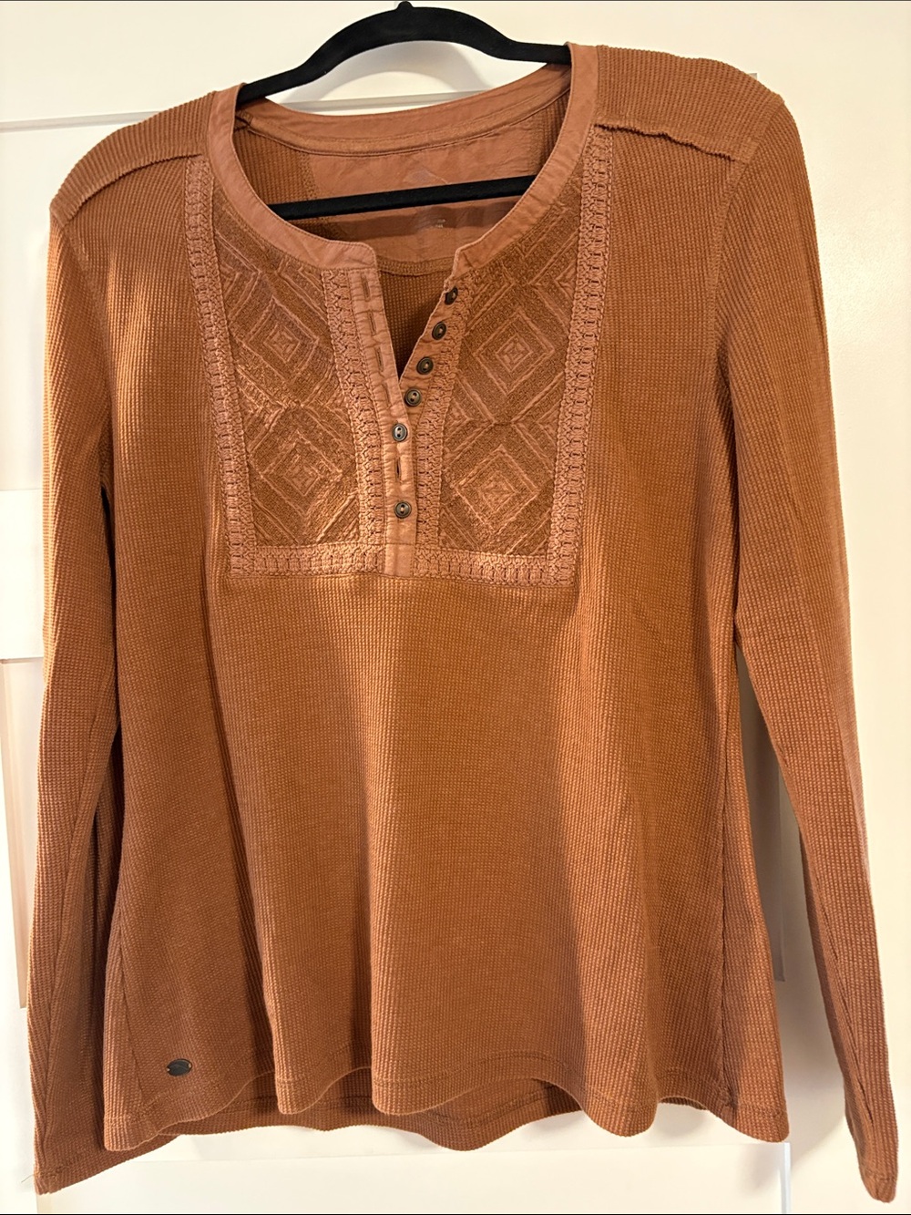 Women’s Long-Sleeve Embroidered Henley Top - Rust